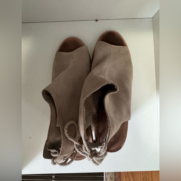 Toms Women’s Elba | Size 9 - Picture 8 of 8